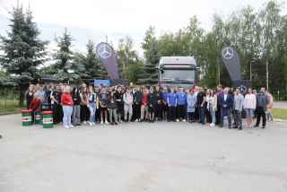 Actros Team i ZMPD z przyszlymi kierowcami w Czernikowie
